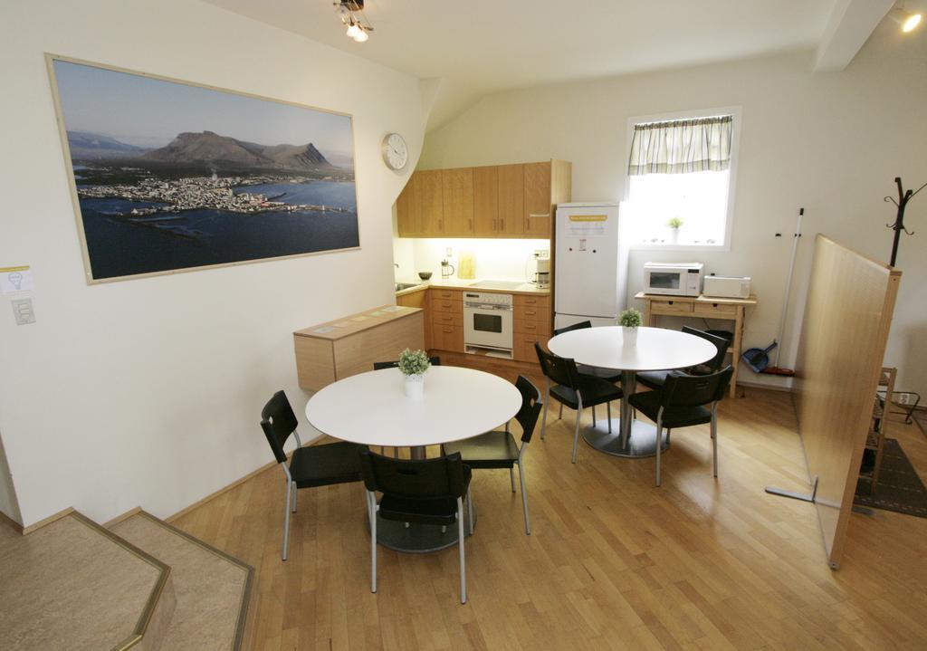 Akranes Hi Hostel - Staywest Екстер'єр фото